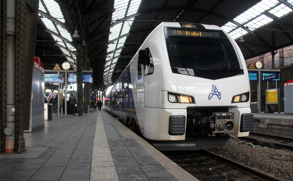 Ein Holländischer Regionalzug aus Aachen-Hbf(D) nach Maastricht(NL) steht im Aachener-Hbf bereit zur Abfahrt nach Maastricht(NL).
Aufgenommen vom Bahnsteig 7 vom Aachen-Hbf.
Am Nachmittag vom 9.2.2019.