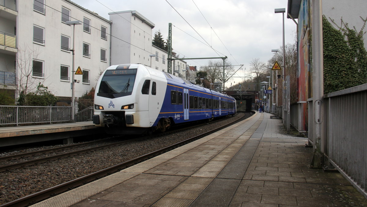 Ein Holländischer Regionalzug aus Aachen-Hbf(D) nach Maastricht(NL) und kommt aus Richtung Aachen-Hbf und fährt durch Aachen-Schanz in Richtung Aachen-West,Laurensberg,Richterich,Kohlscheid,Herzogenrath. 
Aufgenommen vom Bahnsteig von Aachen-Schanz. 
Am Kalten Morgen vom 12.2.2019.