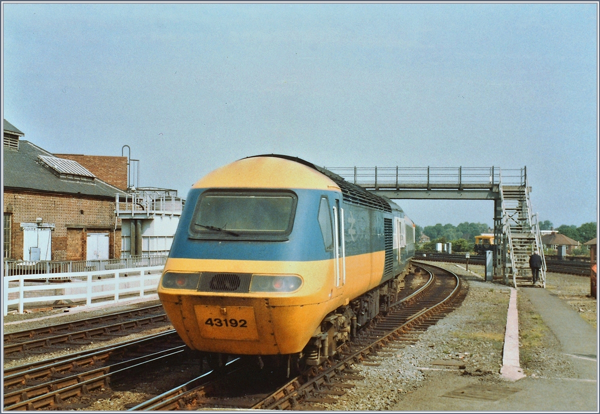 Ein HST 125 mit dem Triebkopf 43 192 am Schluss verlässt York Richtung Norden.
20. Juni 1984 