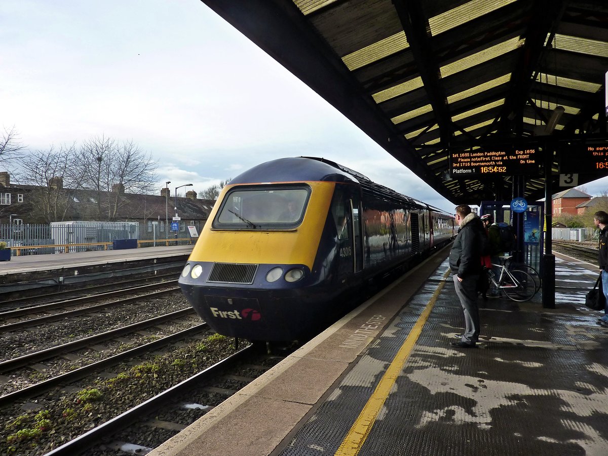 Ein HST der First Great Western zur Fahrt nach London Paddington am 29.03.2015 im Bahnhof Oxford