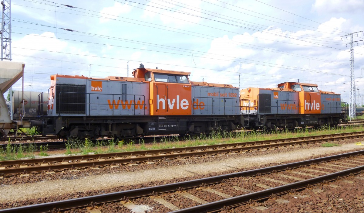 Ein HVLE Gespann. 203 144-1 und 203 143-3 stehen in Senftenberg und warten auf  Grün  zur Weiterfahrt in Richtung Cottbus. Aufgenommen am 28.06.2014.