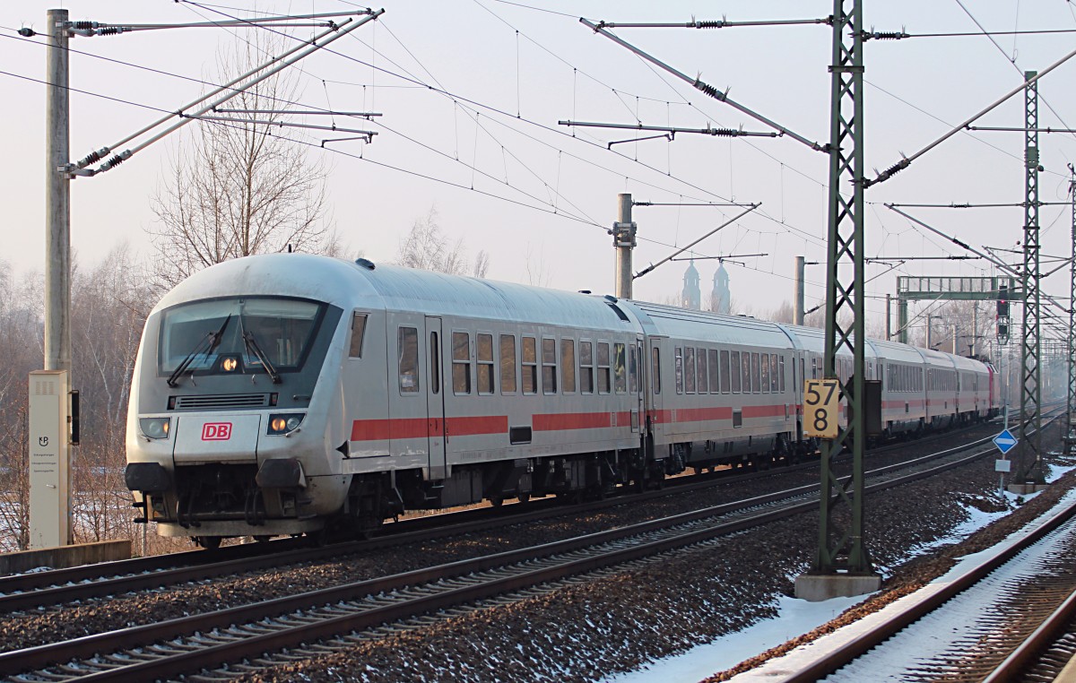 Ein IC-Leerpark ist am 30.01.2014 auf dem Weg von Dresden Hbf zur Abstellanlage nach Dresden-Reick unterwegs. Schublok ist 120 109-4.
