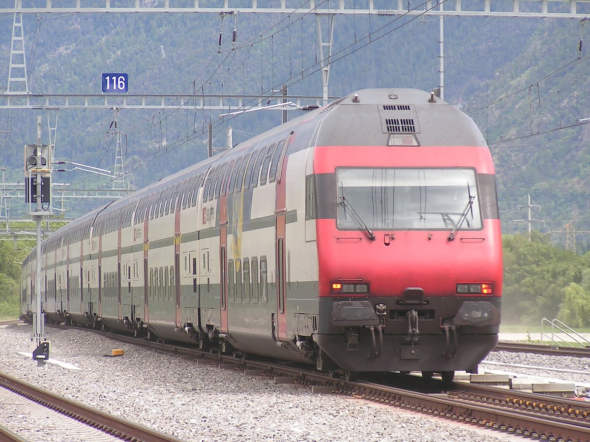Ein IC nach Brig, mit einem Globi Familienwagen am Schluss, am 24.5.2008 kurz nach dem LBT.
