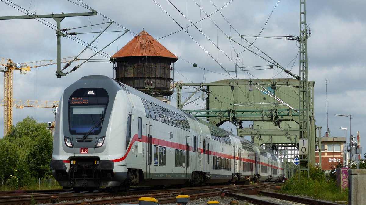 Ein IC nach Leipzig überquert die Oldenburger Huntebrücke. Aufgenommen am 18.7.2018 9:39