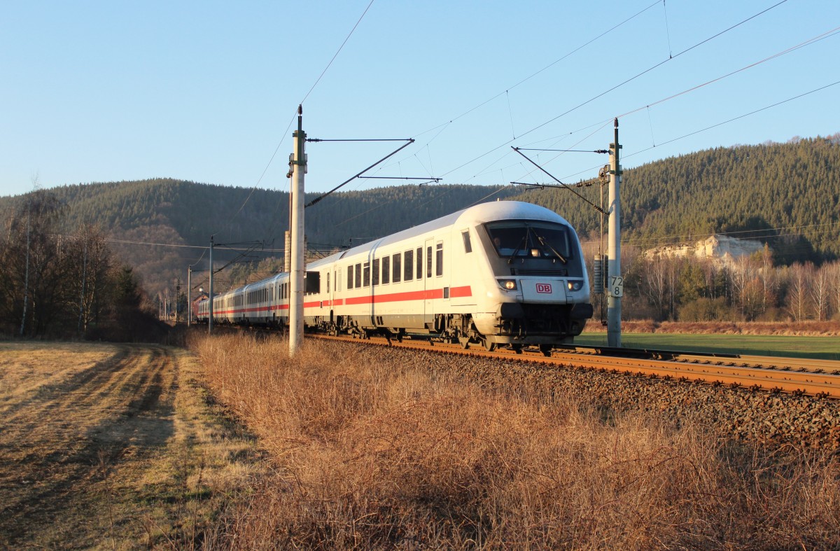 Ein IC zu sehen am 14.02.15 in Remschütz mit Schibelok 101 140-2.
