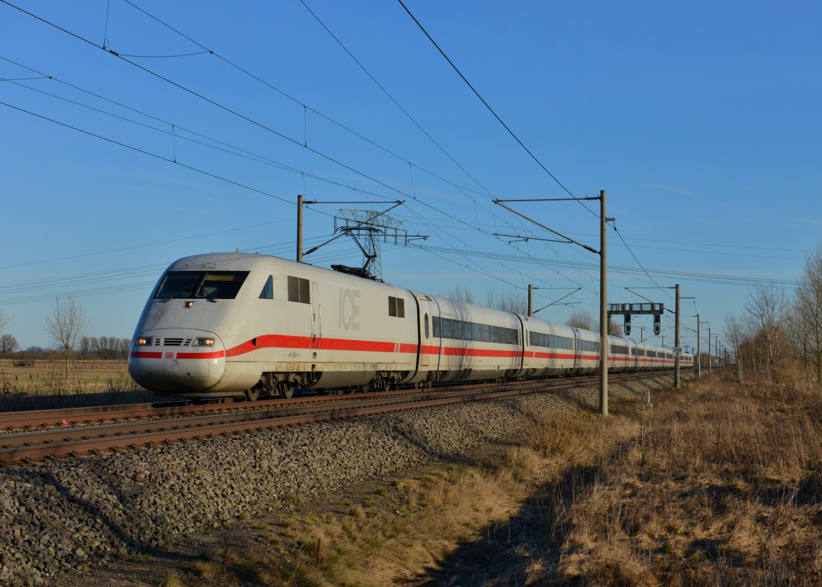 Ein ICE 1 am 28.12.2012 bei Nennhausen. 