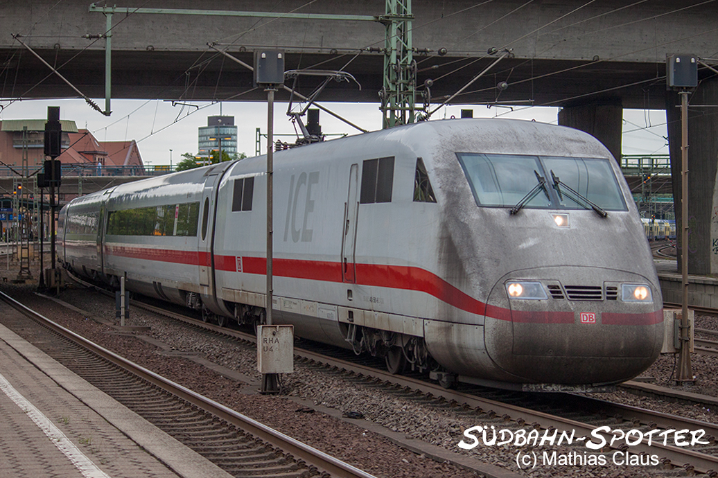 Ein ICE 1 verl�sst Hamburg Harburg ...
19.08.2013