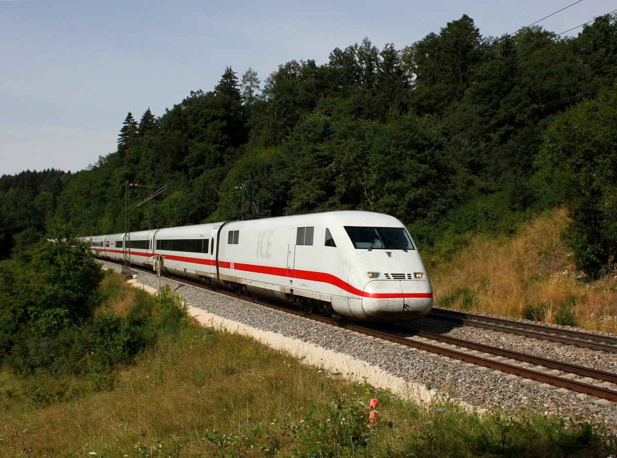 Ein ICE 2 am 03.08.2013 unterwegs bei Gundelsheim.