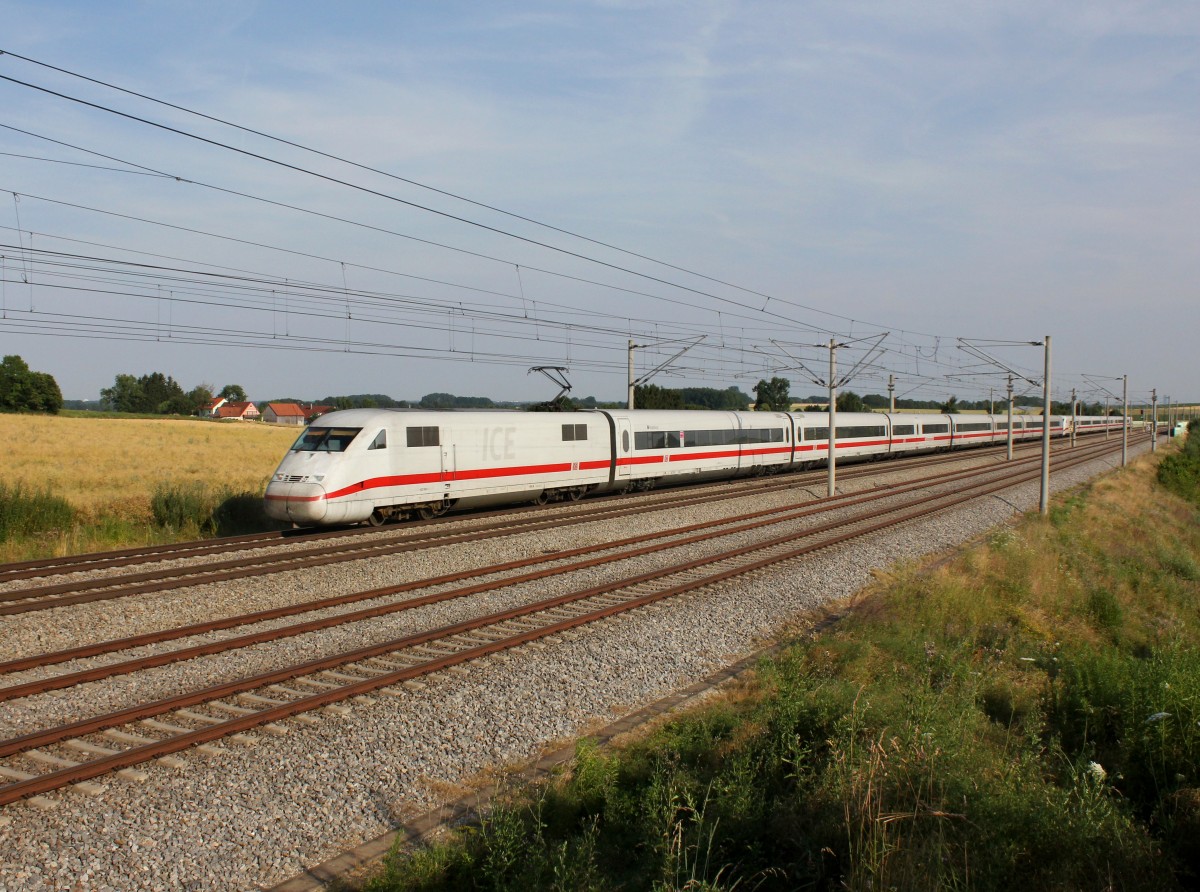 Ein ICE 2 am 20.07.2013 unterwegs bei Unterweilbach.