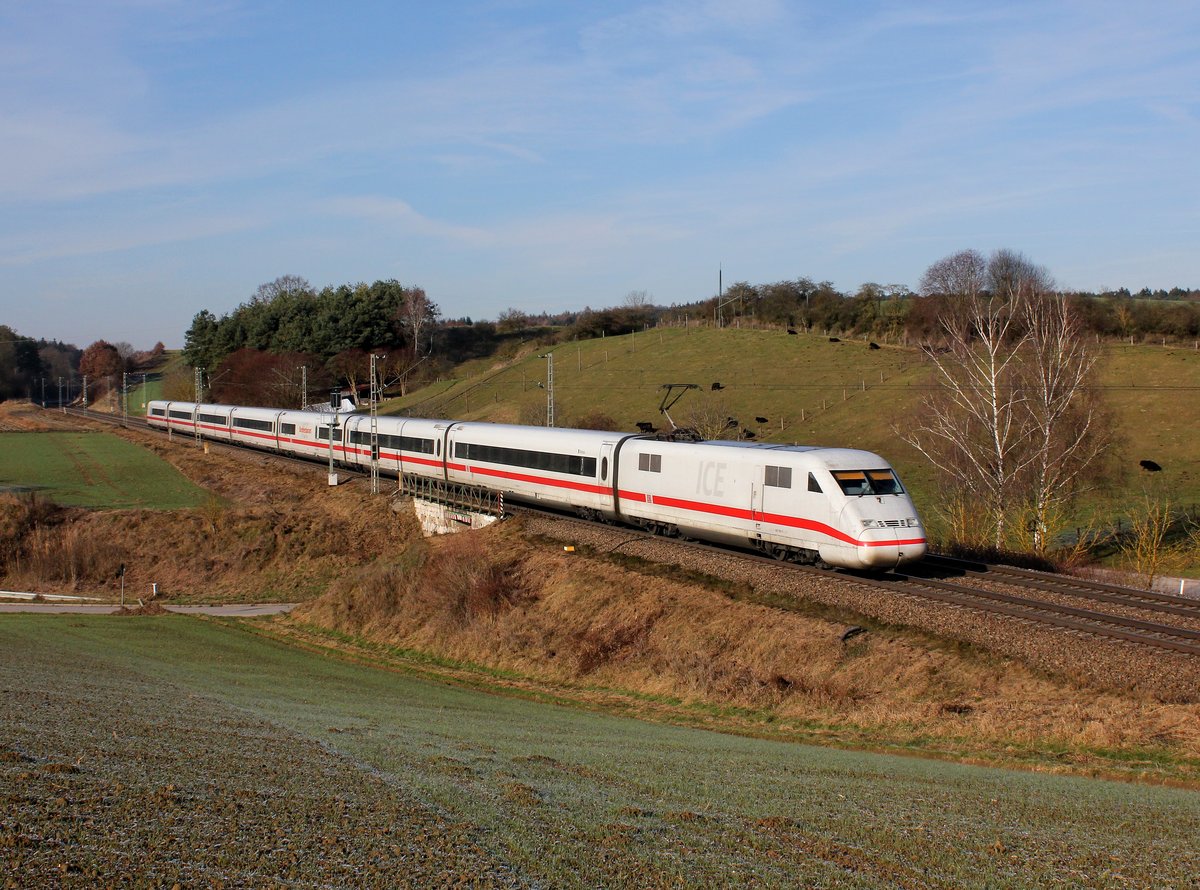 Ein ICE 2 nach München am 04.12.2016 unterwegs bei Fahlenbach.