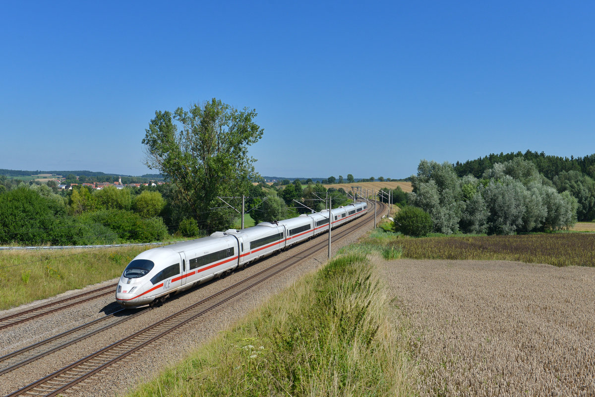 Ein ICE 3 am 05.08.2017 bei Vierkirchen. 