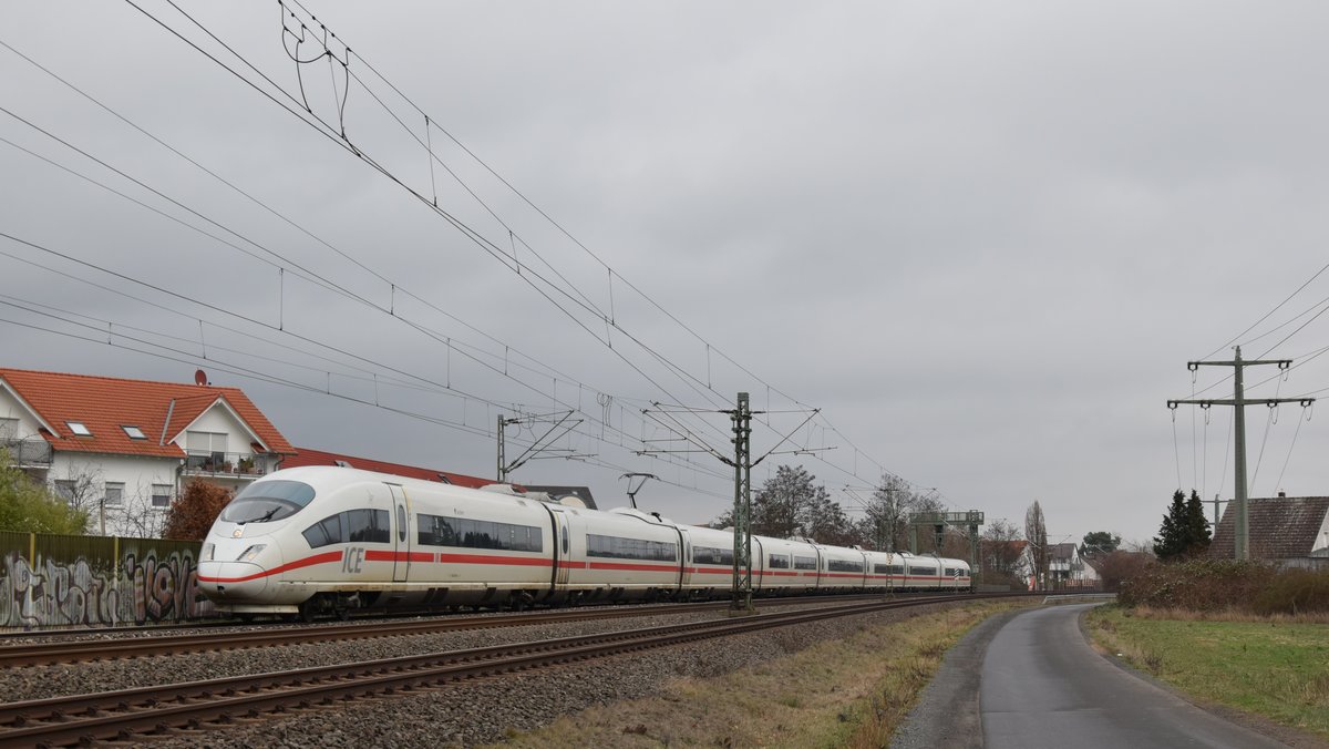 Ein ICE 3 durchfährt Mühlheim (Main) in Richtung Frankfurt. Aufgenommen am 26.1.2019 13:56
