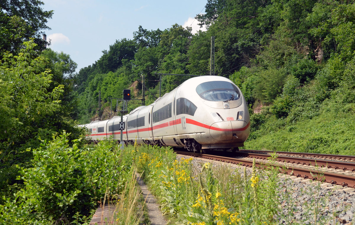 Ein ICE 3 rollte am 22.06.19 durch Kahla Richtung Naumburg(S). Wegen der Sperrung der Hbf Erfurt wurde der Fernverkehr an diesem Wochenende über den Frankenwald umgeleitet.