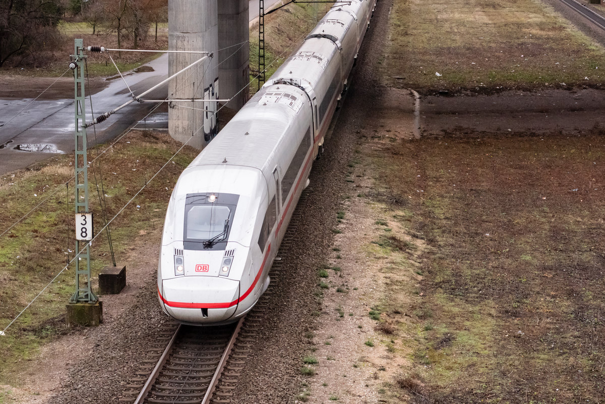 Ein ICE 4 am 6. Januar 2019 auf dem Weg nach Mannheim (auf Höhe des Rangierbahnhofs)