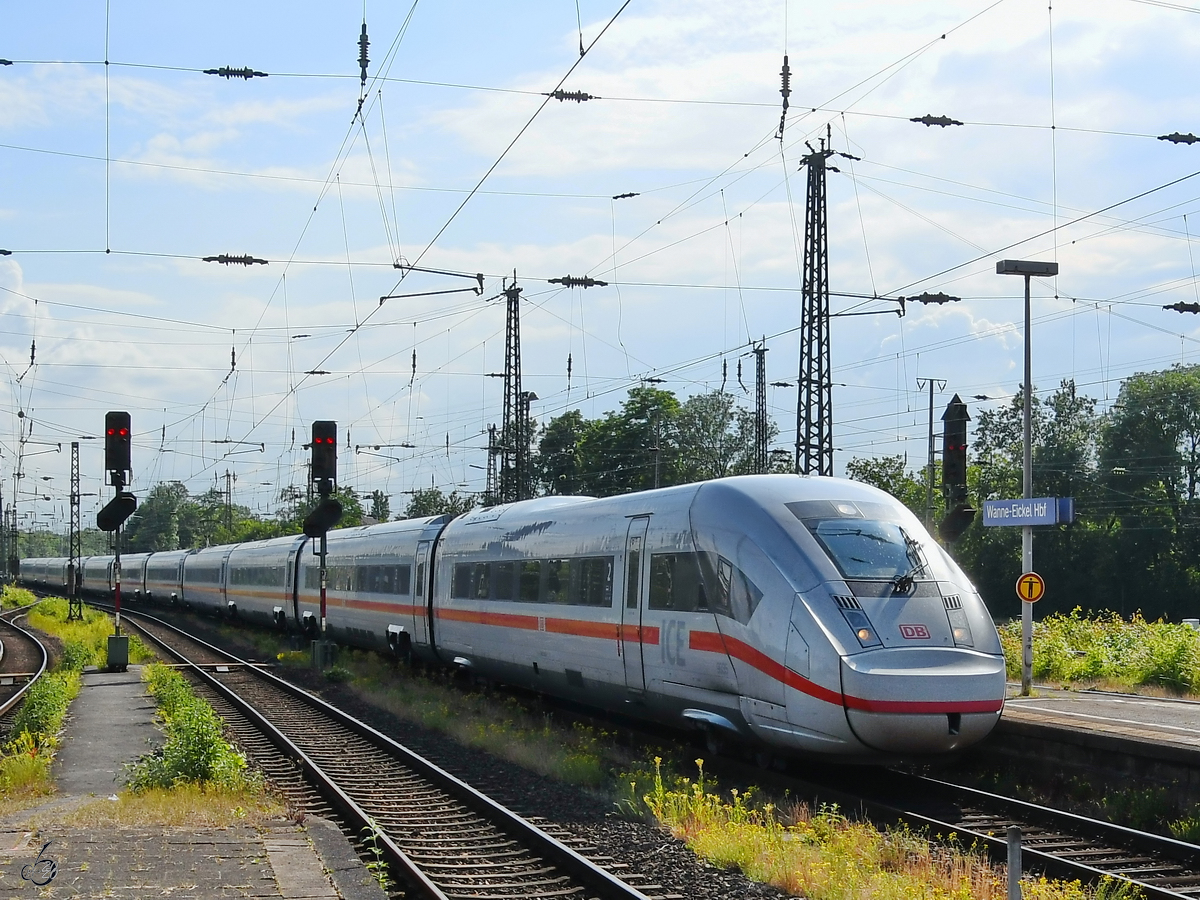 Ein ICE 4 Anfang Juni 2020 bei der Durchfahrt in Wanne-Eickel.