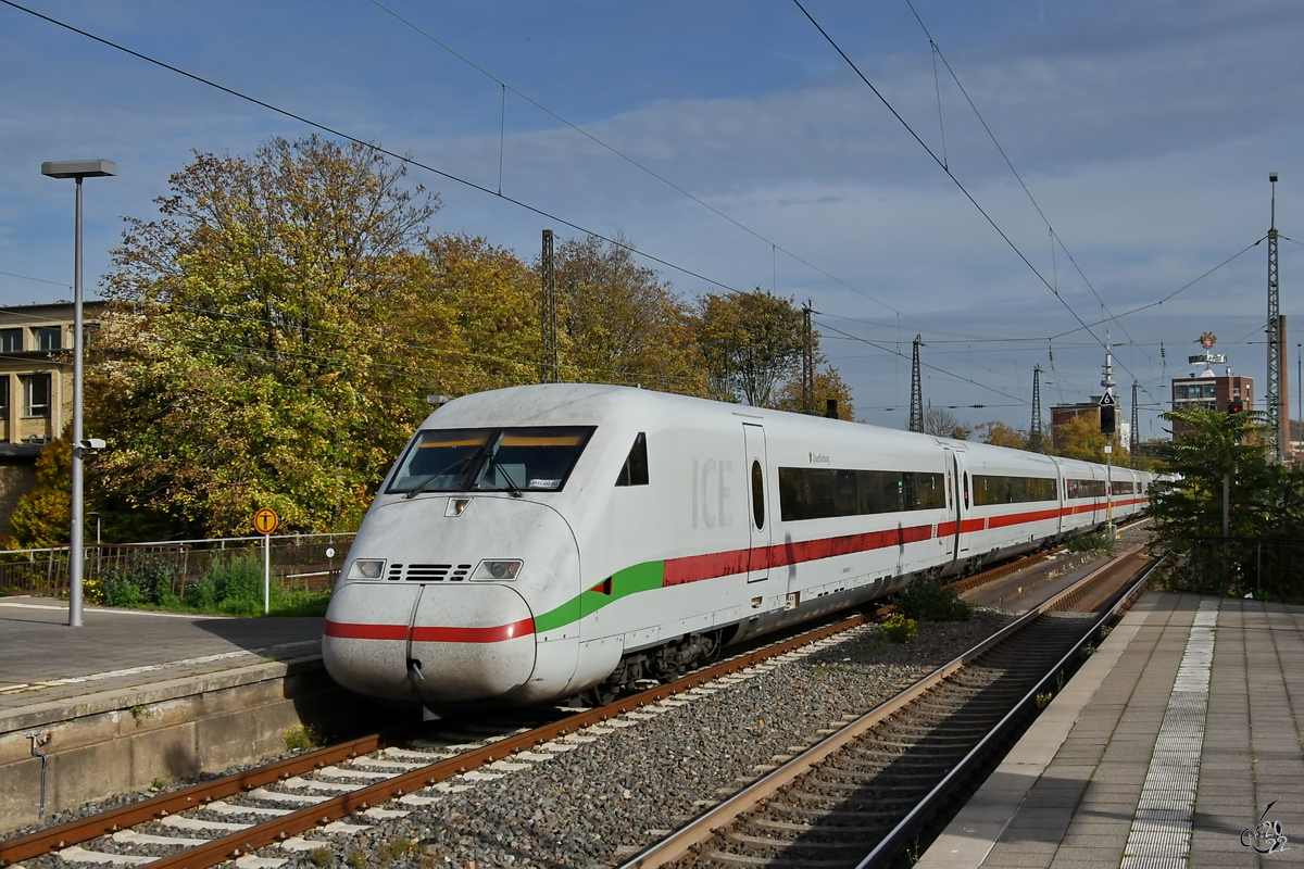 Ein ICE (402 024  Quedlinburg ) ist hier Ende Oktober 2022 bei der Ankunft am Hauptbahnhof in Bochum zu sehen.