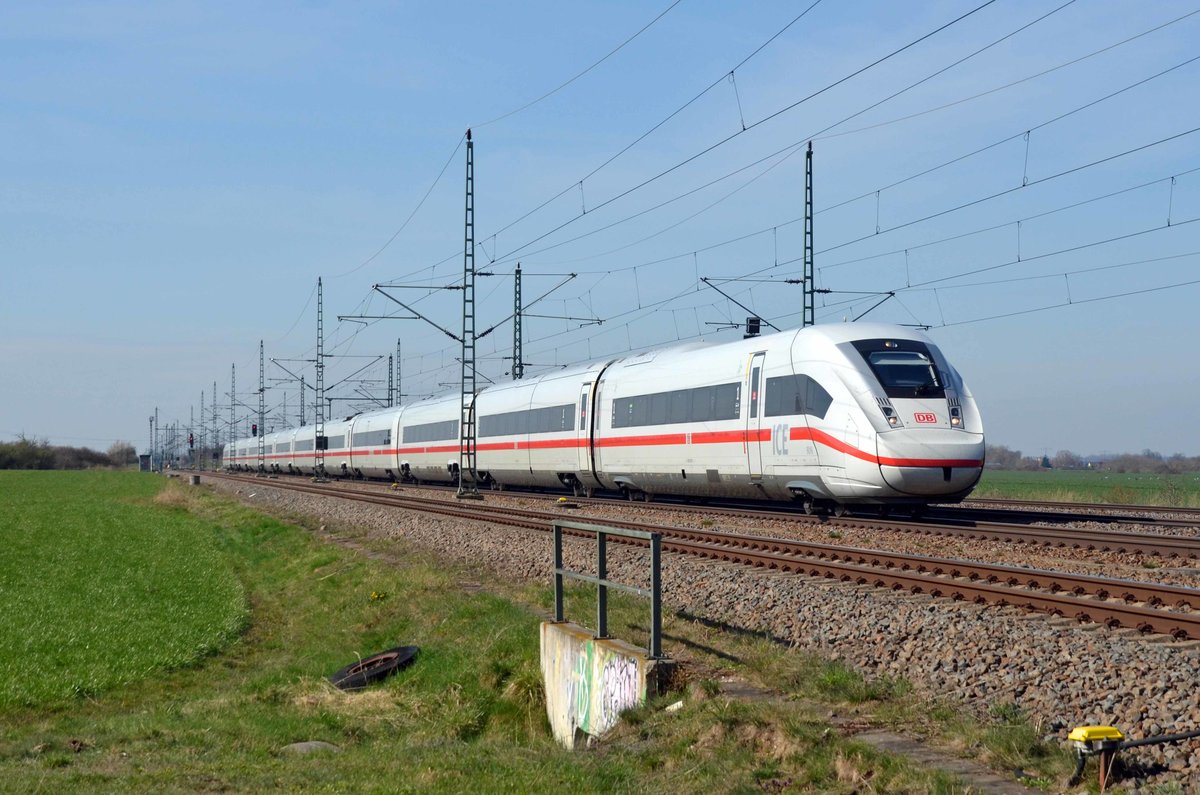 Ein ICE der Baureihe 412 war am 11.04.21 als ICE 602 unterwegs nach Hamburg-Altona. Auf dem Weg Richtung Berlin passiert er hier Radis.