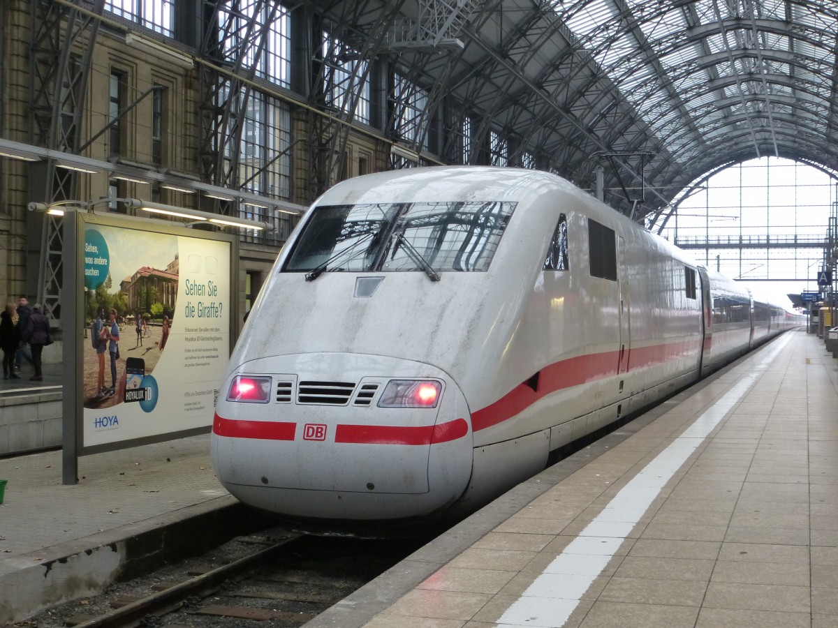 Ein ICE der ersten Generation steht hier am 03.01.2015 in Frankfurt am Main Hbf.