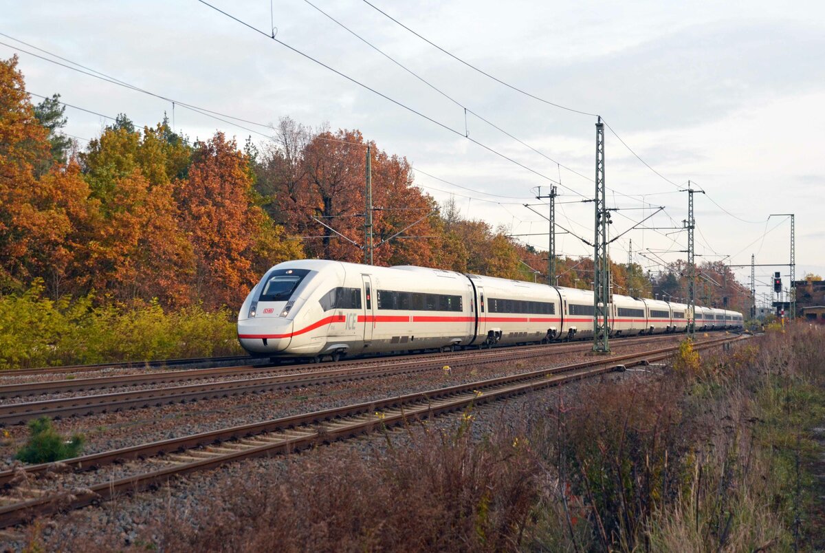Ein ICE der Reihe 412 rollte am 06.11.21 als ICE 505 durch Radis Richtung Leipzig.