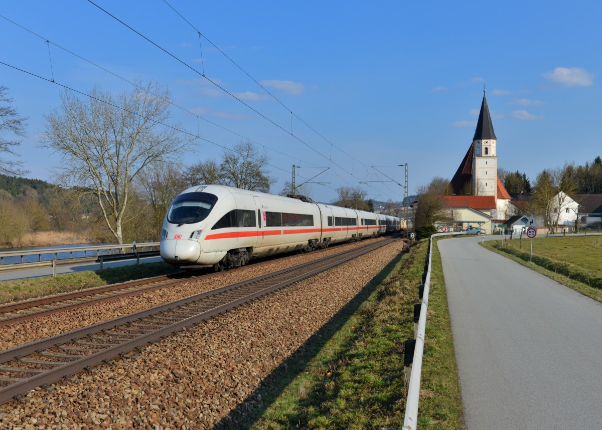 Ein ICE-T als ICE 26  nach Frankfurt am 15.03.2015 bei Hausbach. 