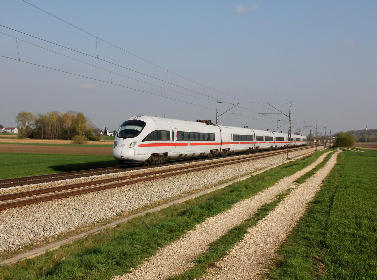 Ein ICE-T am 10.04.2016 unterwegs bei Niedermünchsdorf.