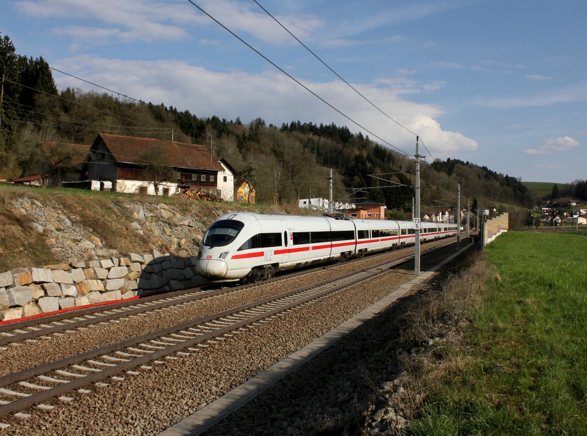 Ein ICE-T am 12.04.2015 unterwegs bei Wernstein.