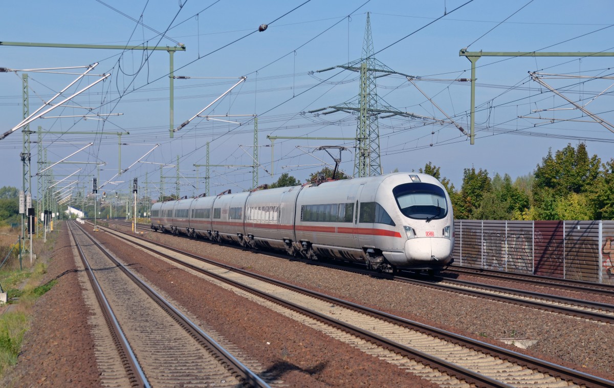 Ein ICE-T der BR 411 war am 14.09.13 auf dem Weg nach Dresden, als er als ICE 1743 den Haltepunkt Halle Messe passierte.