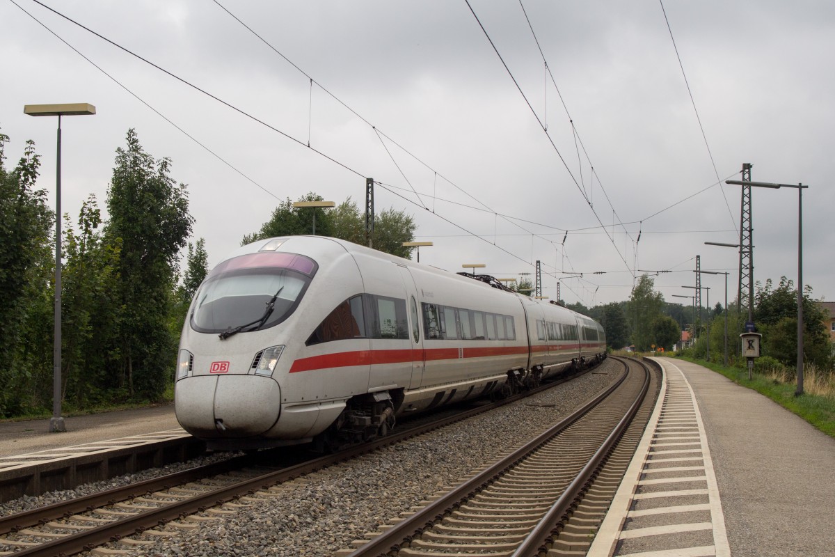 Ein ICE-T durchfhrt am 27. August 2013 den Bahnhof von Bernau am Chiemsee.