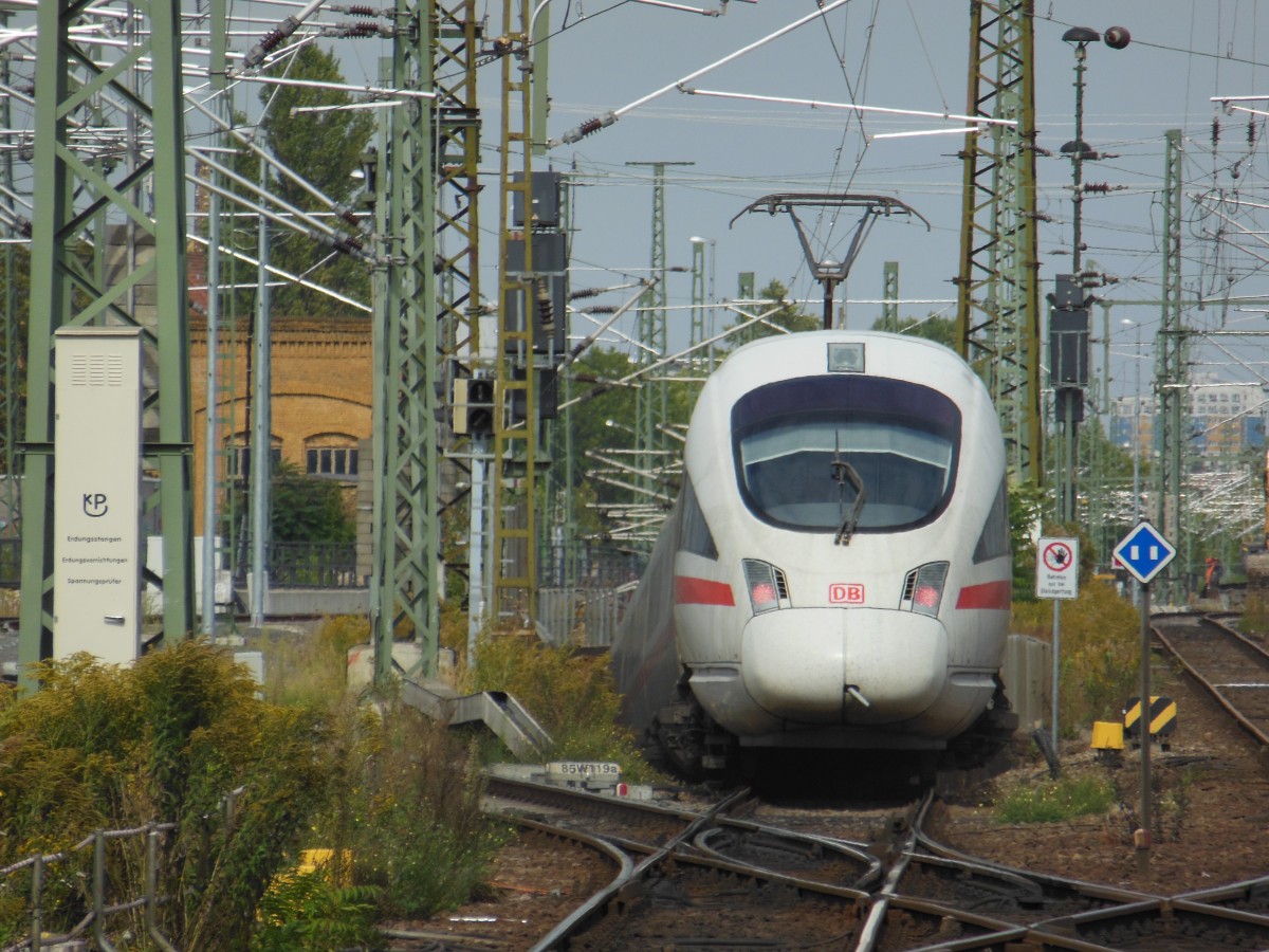 Ein ICE-T fährt in den Tunnel unter dem Gleisvorfeld des Leipziger Hauptbahnhofes um weiter in Richtung Dresden zu gelangen. Dieser Tunnel ist nun Geschichte und die Züge fahren auf einem großen Gleisbogen oberirdisch. 07.09.2012