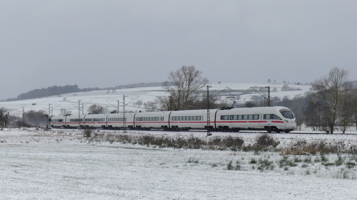 Ein ICE-T im Haunetal kurz hinter Neunkirchen nahe Meisenbach. Aufgenommen am 4.2.2018 12:23