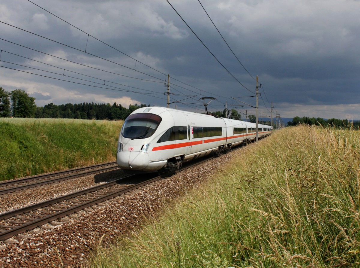 Ein ICE-T nach Wien am 15.06.2014 unterwegs bei Dorf an der Pram.