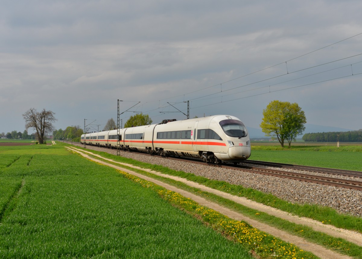 Ein ICE-T nach Wien Flughafen am 02.05.2015 bei Langenisarhofen. 