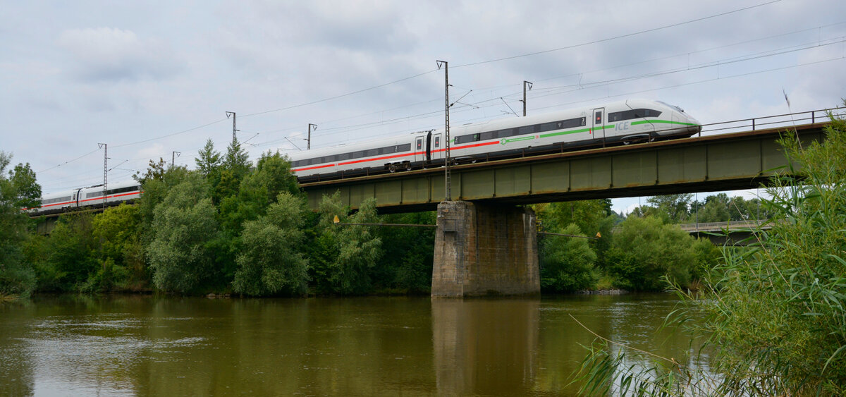 Ein ICE4 (412 034) auf der Mainbrücke zwischen Heidingsfeld und Würzburg. 27.07.2021