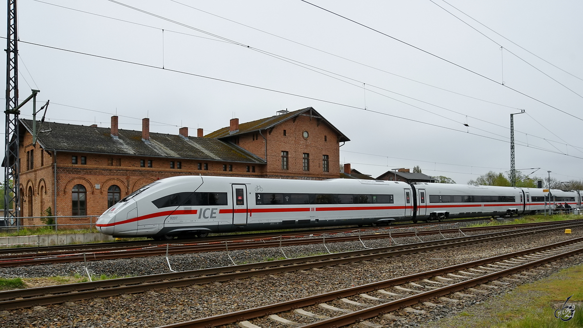 Ein ICE4-Triebzug (9207) war Mitte Mai 2021 in Züssow zu sehen.