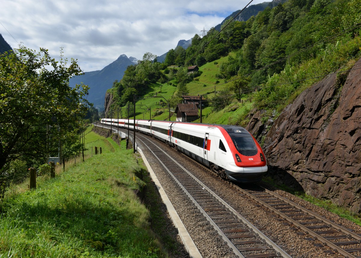 Ein ICN nach Zrich am 02.09.2014 bei Gurtnellen.