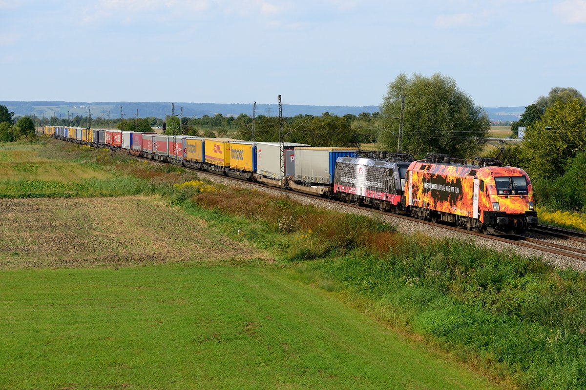 Ein illustres TXL Tandem konnte am 02. September 2016 bei Druisheim abgelichtet werden. Die damals brandneuen Werbeloks 182 572 und 189 997 beförderten gemeinsam einen KLV-Zug südwärts. 