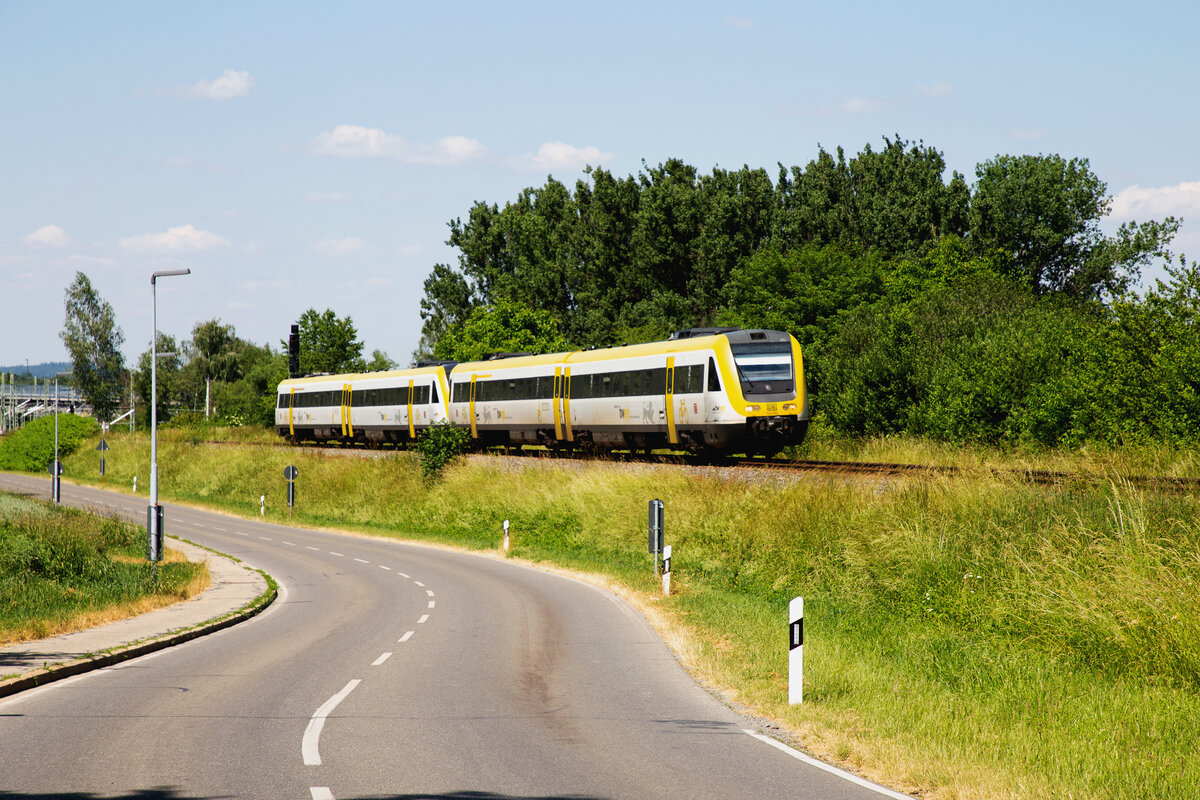 Ein IRE bestehend aus 2 Triebwagen der Baureihe 612 verlässt soeben den Bahnhof Aulendorf. Zielbahnhof ist der Stuttgarter Hbf. 11.06.2023