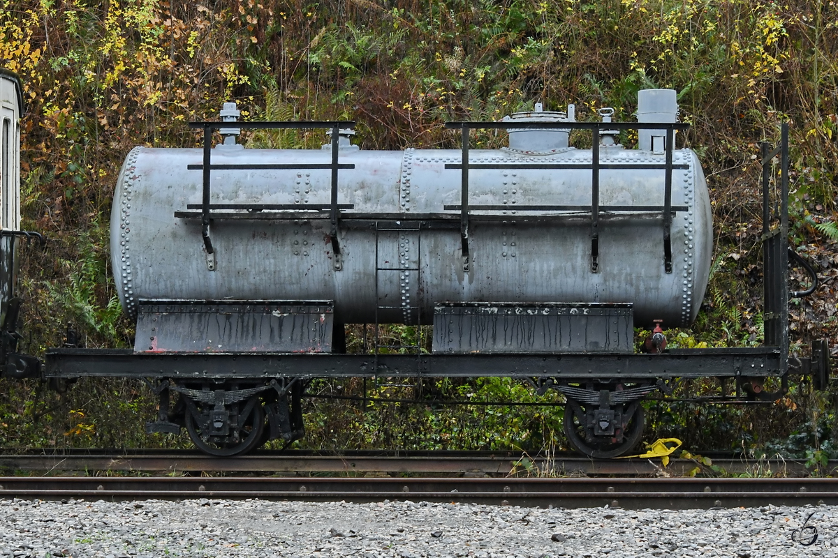 Ein Kesselwagen im November 2018 am Bahnhof Hüinghausen.