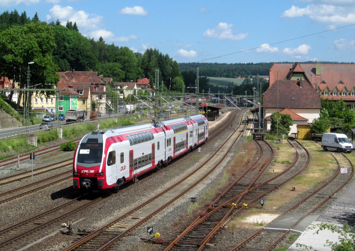 Ein KISS der CFL durchfährt am 06. Juni 2014 den Bahnhof Kronach in Richtung Saalfeld.