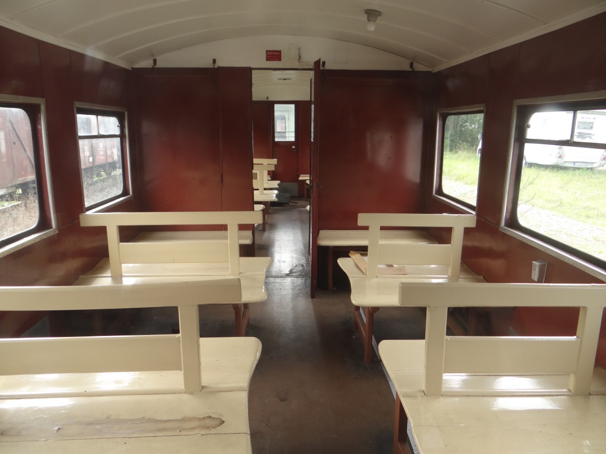 Ein Klasse 3 Wagen der Schw�bischen Alb-Bahn (durch die Scheibe Fotografiert) zusehen am 25.09.13 in M�nsingen