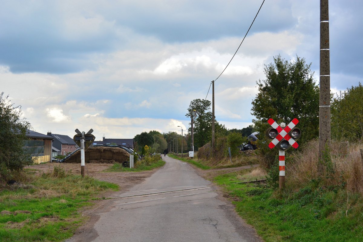 Ein kleiner Bahnübergang an der ehemaligen Vennbahn bei Raeren.

Raeren 08.10.2016