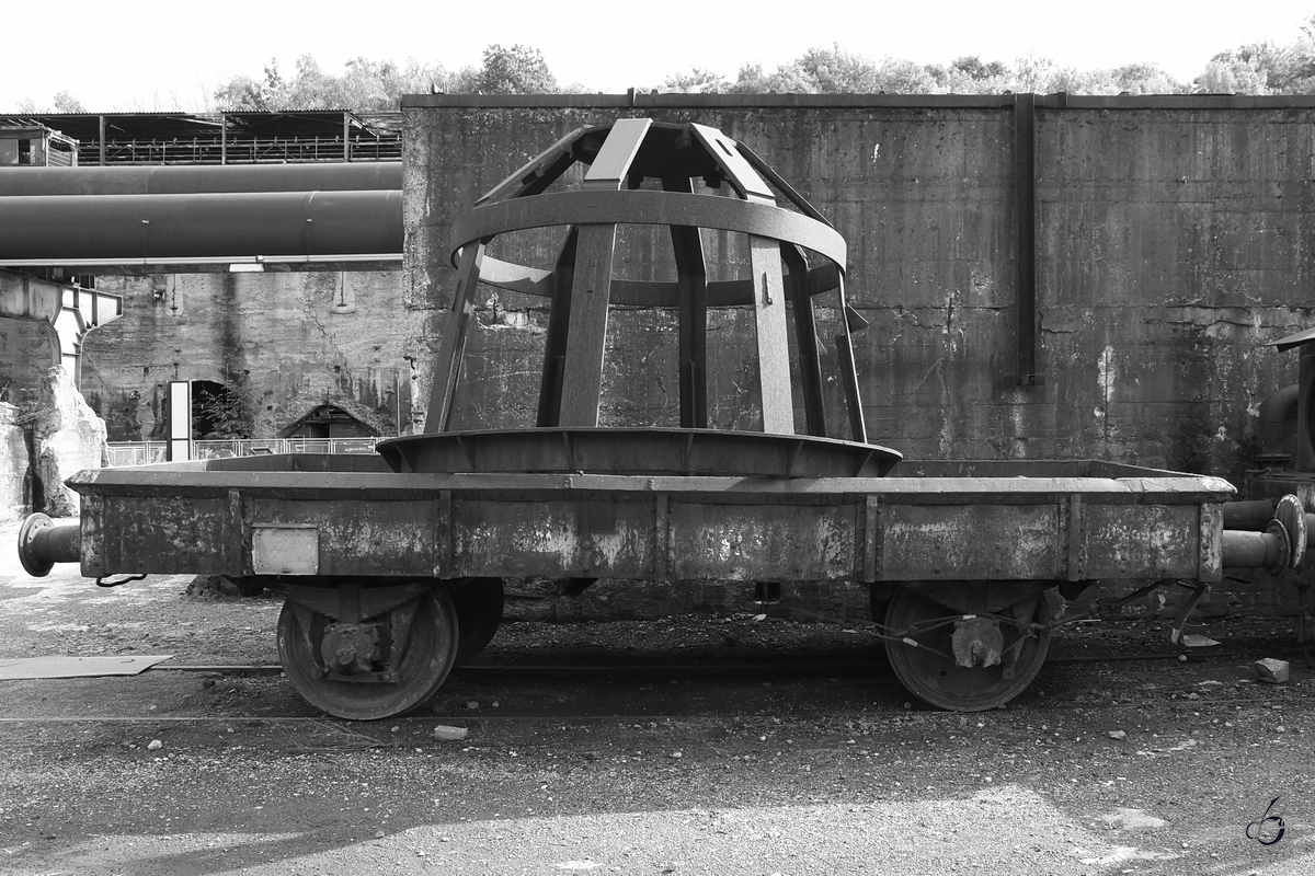 Ein kleiner Flachwagen auf dem Museumsgelände der Henrichshütte. (Hattingen, September 2017)