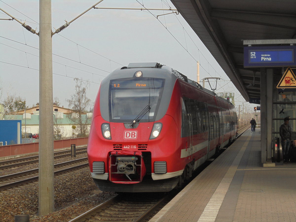 Ein kleiner Hamster 442 116 am S - Bahnhof Dresden Dobritz als S 2 nach Pirna unterwegs. Die Aufnahme entstand am 29.03.2017 / 08:20 Uhr