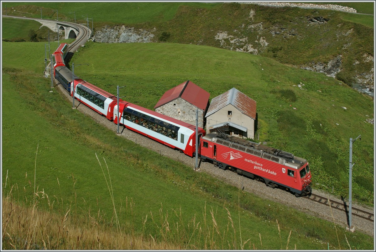 Ein kleiner Wochenrckblick in fnf Teilen: 
Am 29. August hat der Glacier Express 902 auf dem Weg von Zermatt nach Davos bei Hospental die Furkareuss berquert. 
Der Glacier-Express 902/911 verkehrt ab nchstem Jahr infolge Subvensionsskrzungen leider nicht mehr.
