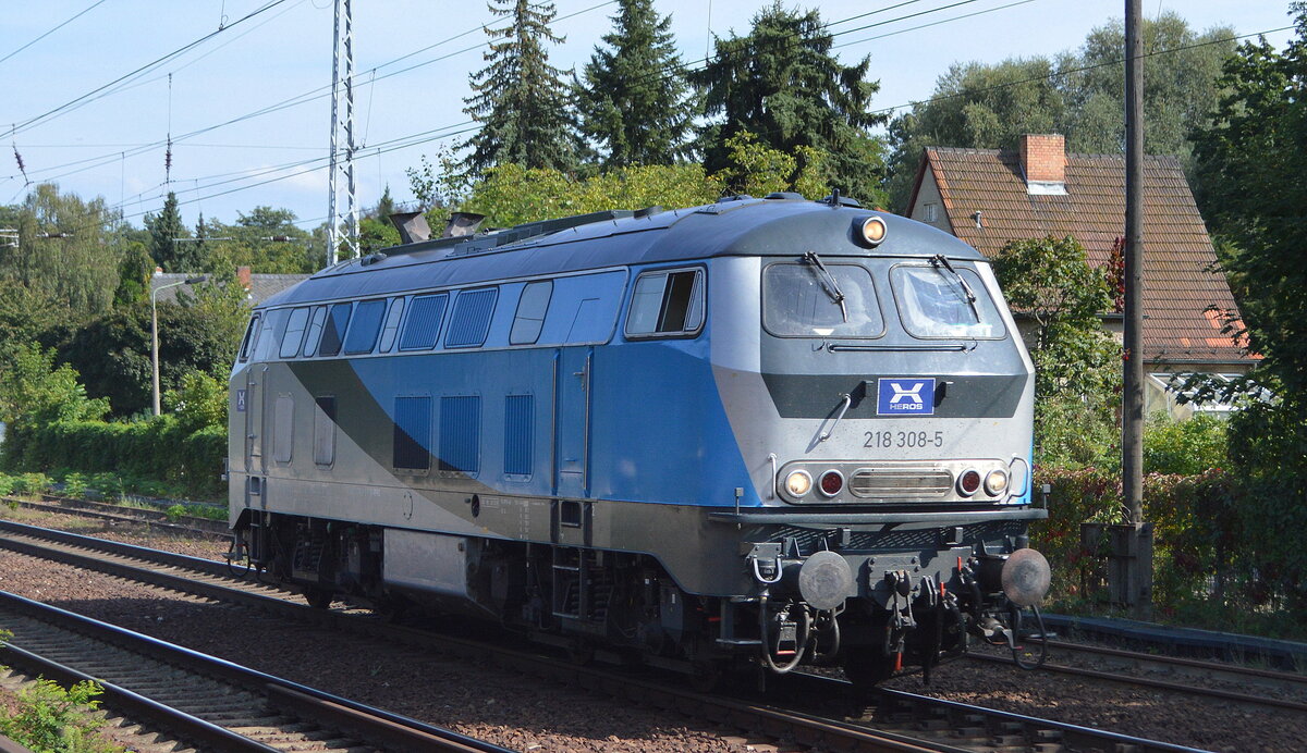 Ein kleines Highlight am 06.09.21, die HEROS Helvetic Rolling Stock GmbH  mit ihrer  218 308-5  (NVR:   9280 1 218 308-5 D-RPRS ) bei uns im Nordosten, ob sie im Baudienst-Einsatz oder in den Umtrieben des aktuellen Streiks vielleicht ein Güterzugleistung nach Frankfurt/Oder erbracht hat ist mir leider nicht bekannt, gesichtet Berlin Hirschgarten.  