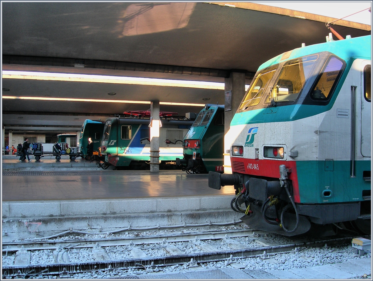 Ein Kopie von Matthias Bindseils Bild 147 977 (Frankfurt Main Hbf) auf italienisch: Firenze SMN am 13. Nov. 2007.
Natürlich ist wie so oft das Original besser als die Kopie...