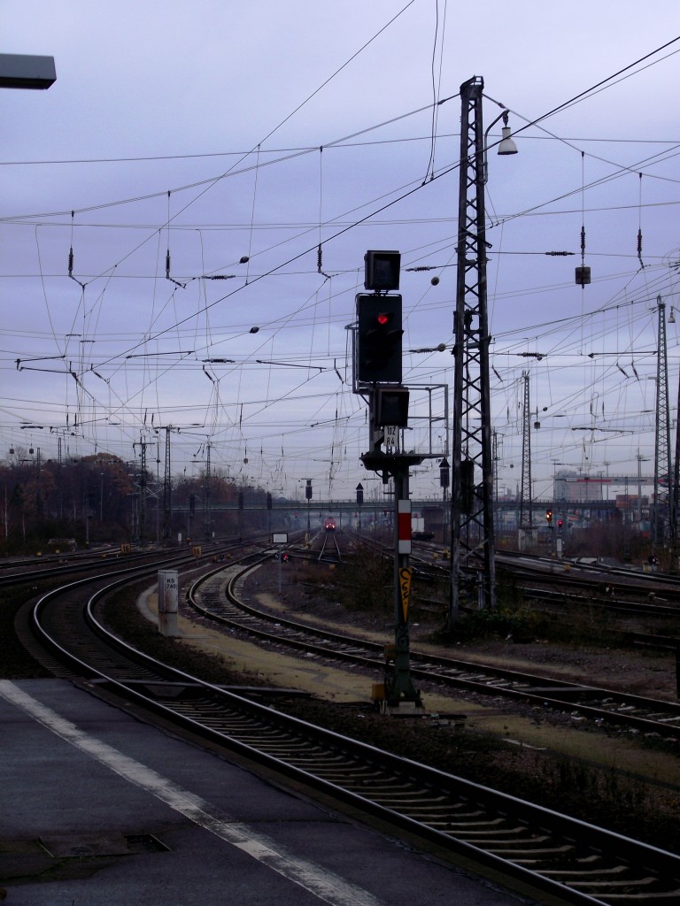Ein Ks Signal steht am 15.12.13 in Frankfurt am Main Ost 