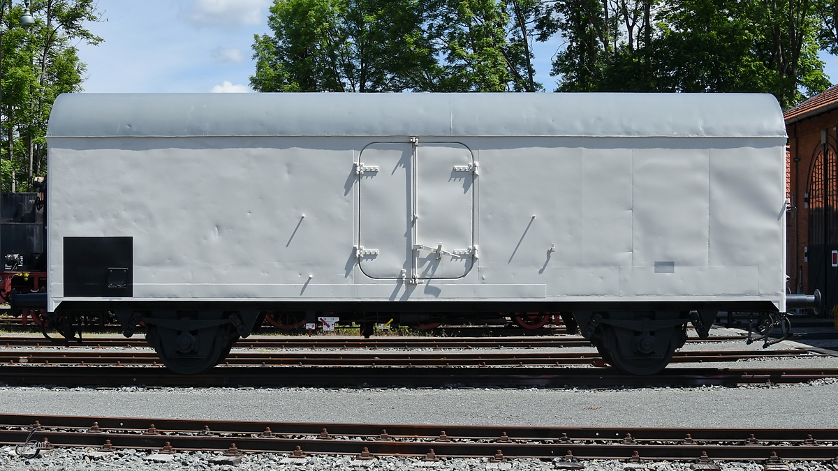 Ein Kühlwagen der Gattung Ibs war Anfang Juni 2019 im Deutschen Dampflokomotiv-Museum Neuenmarkt-Wirsberg zu sehen.