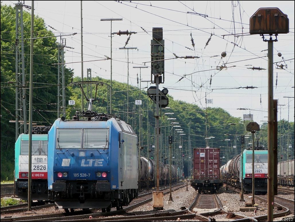 Ein kurzes Gastspiel hatte die 185 528-7 der LTE in Aachen West.Aufnahme vom August 2012.