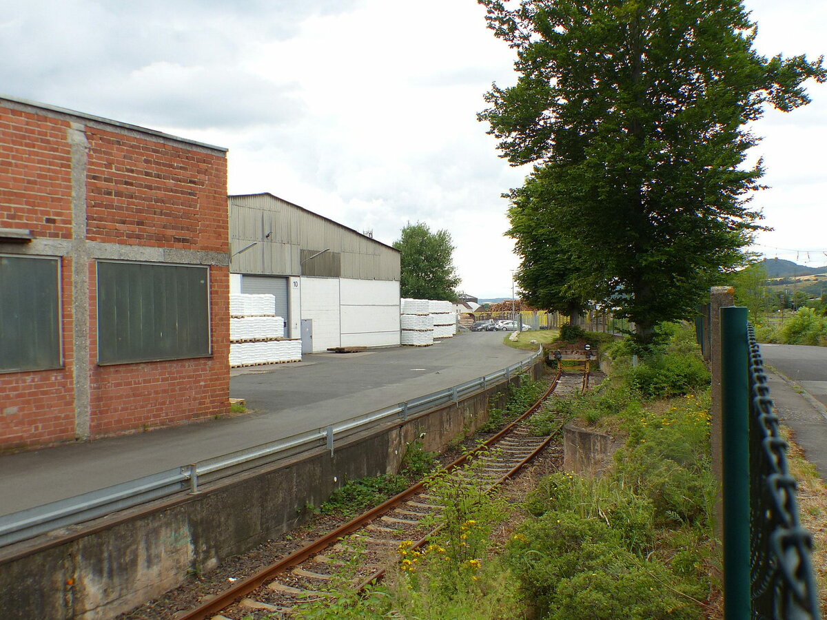 Ein Ladegleis von Krug Logistik am 30.06.2021 in Bebra.